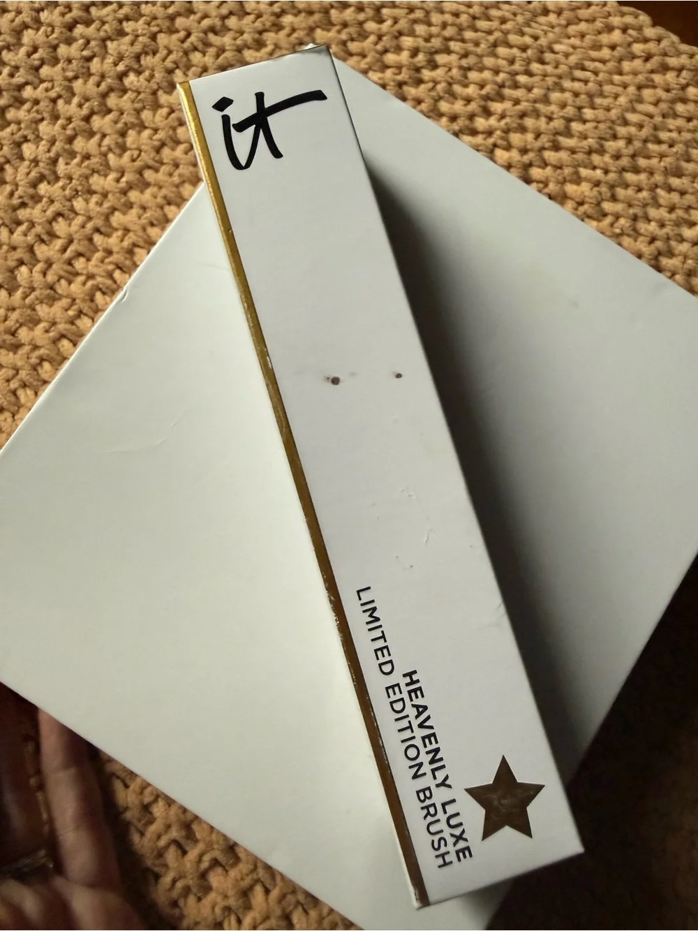 it cosmetics Limited Edition Makeup Brush in White & Gold Trim